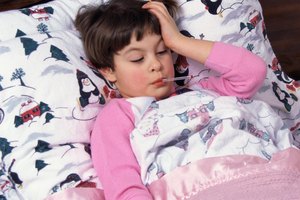 Los síntomas de una deficiencia de magnesio en niños incluyen náuseas, vómitos, fatiga, pérdida del apetito y debilidad.