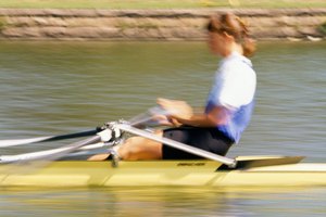Los pantalones cortos de remos son muy cortos para evitar ser atrapados por el asiento deslizante de la canoa.