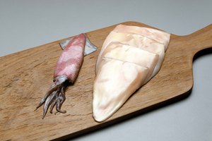 El calamar es un cefalópodo comestible.
