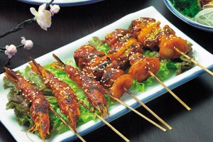 La salsa teriyaki se usa a menudo para sazonar asados.