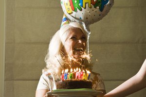 Facebook le recuerda a tus amigos tu cumpleaños si haces que la fecha sea visible.