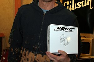 Comprueba que los auriculares están en el envase original cerrado y que la caja tiene tanto un número de serie y un código de barras.