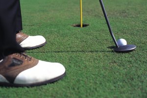Con la práctica un palo de golf más pesado puedes mejorar tus golpes.
