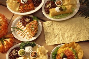 Consumir alimentos condimentados o salados antes de ir a la cama puede alterar tus patrones de sueño.