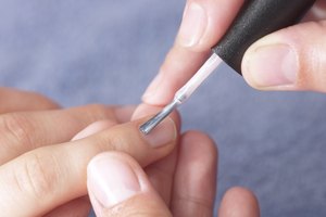 Tener las uñas pulidas mejora tu confianza física.