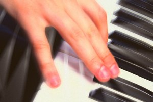 Enciende el teclado MIDI y, en tu caso, la interfaz MIDI.