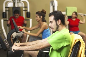 Tanto los ejercicios cardiovasculares como el entrenamiento de fuerza tienen beneficios de acondicionamiento.