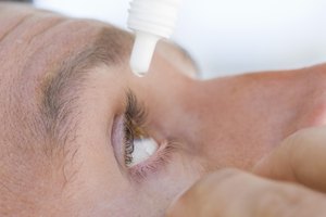 Las gotas oculares con esteroides tienen el potencial de varios efectos secundarios.