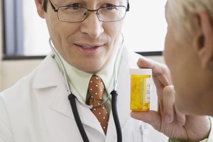Baja los niveles altos de proteína a través de un tratamiento.