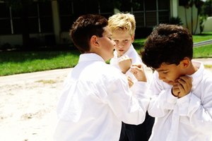 La intimidación puede ser física o verbal.