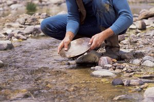 Dahlonega, Georgia tiene dos lugares donde puedes llevar a tus hijos a las actividades de extracción de oro.