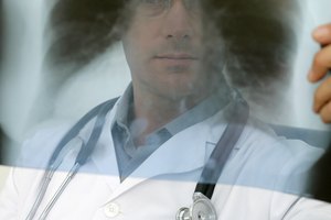 Consulta con tu médico antes de viajar mientras estén en tratamiento para el cáncer de pulmón.