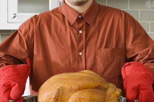 Las sartenes para asar deben sostener objetos grandes como un pavo.