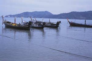 Las excursiones para buceo libre en barco desde Koh Lanta visitan sitios en las islas cercanas.