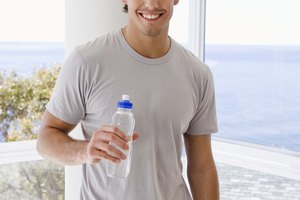 Lleva una botella de agua contigo cuando ejercites.
