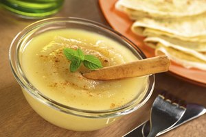 Compota de manzana con barra de canela.