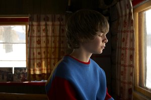 Motivar a tu hijo adolescente a calmarse puede ayudarlo a lidiar con el enojo.