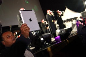 La antena y la ranura para la tarjeta SIM están visibles en un iPad 3G.