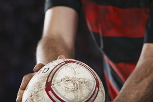 La pelota de Rugby Union es una pelota ovalada hecha de cuero y/o de materiales sintéticos.