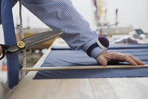 Corta a lo largo de los márgenes de costura para que no haya acumulación adicional de tela.