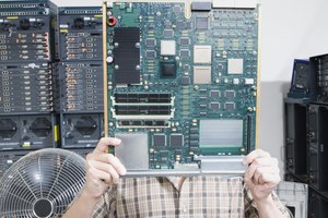 La placa madre de una computadora es la unidad central a la que todos los otros dispositivos están conectados.