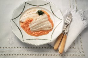 Los filetes congelados pueden cocinarse en papel aluminio en minutos.