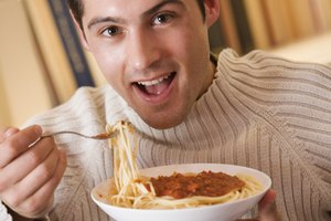 Controlar tu ingesta calórica te ayuda a no comer en exceso.