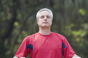 La meditación ayuda a controlar tu mente para las artes marciales Shaolin.