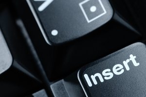 Insertar texto en PDFs puede hacerse en línea o sin conexión.