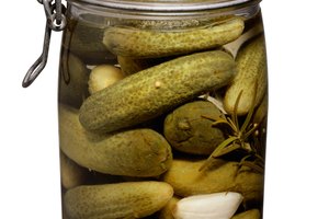 Los recipientes herméticos evitan la descomposición de la comida.