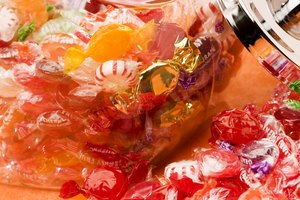 Si eres capaz de consumir menta, debes optar por los dulces con una mayor concentración de aceite de menta para los beneficios de salud óptimos para aliviar las náuseas.