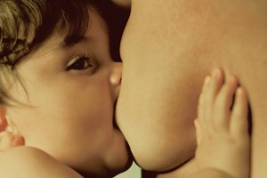 La lactancia materna es esencial para el óptimo desarrollo de los bebés.