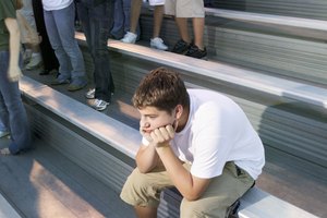 Ayuda a tu adolescente a que conozca personas fuera de la escuela.