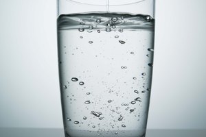El agua es esencial para todas las células, los músculos, las fibras y los órganos de tu cuerpo.