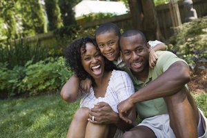 Los niños que crecen en familias que cuentan con ambos padres, típicamente tienen mejor salud y bienestar.