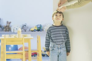 La altura de los niños cuando son pequeños puede ser un indicador de su estatura final al ser adultos.