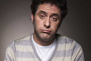 No es habitual que las ojeras sean causa de cansancio.