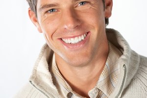 Hombre sonriendo.