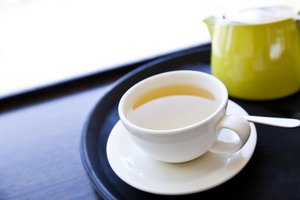 Las bebidas alcalinas, como el té verde, pueden ayudar a equilibrar tu organismo.