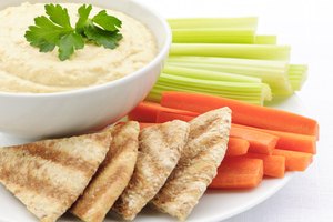 Vegetales y hummus.