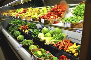 Incrementa tu consumo de frutas y vegetales para ayudar a bajar tu presión arterial.