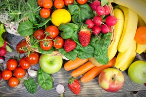 Las frutas y vegetales proveen vitaminas esenciales.