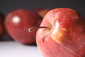 Es preferible consumir manzana cruda a jugo de manzana.