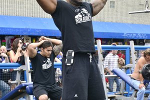 Las dominadas (pull-ups) son el último ejercicio de calistenia de la parte superior del cuerpo.