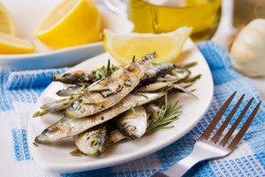 Sardinas cocinadas con limón.