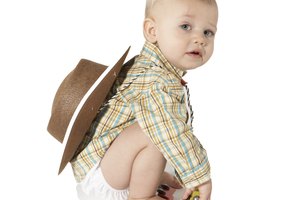¡Los bebés hacen sentadillas perfectas! Practica hacer una sentadilla correcta antes de añadir equilibrio.