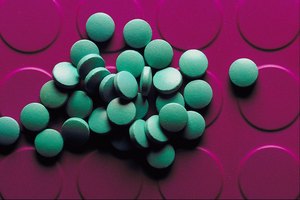 Los suplementos de espirulina pueden presentarse en polvo o tabletas comprimidas.