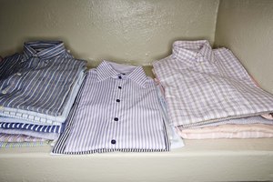 Las camisas con botones son un sello de estilo simple pero clásico.
