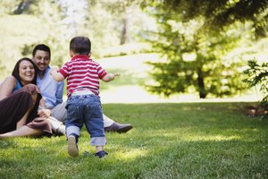 Visitas cortas frecuentes pueden ayudar a que los niños establezcan lazos con tu nueva pareja.