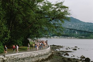 En el Stanley Park se llevan a cabo carreras locales, como el BMO Vancouver Marathon.
